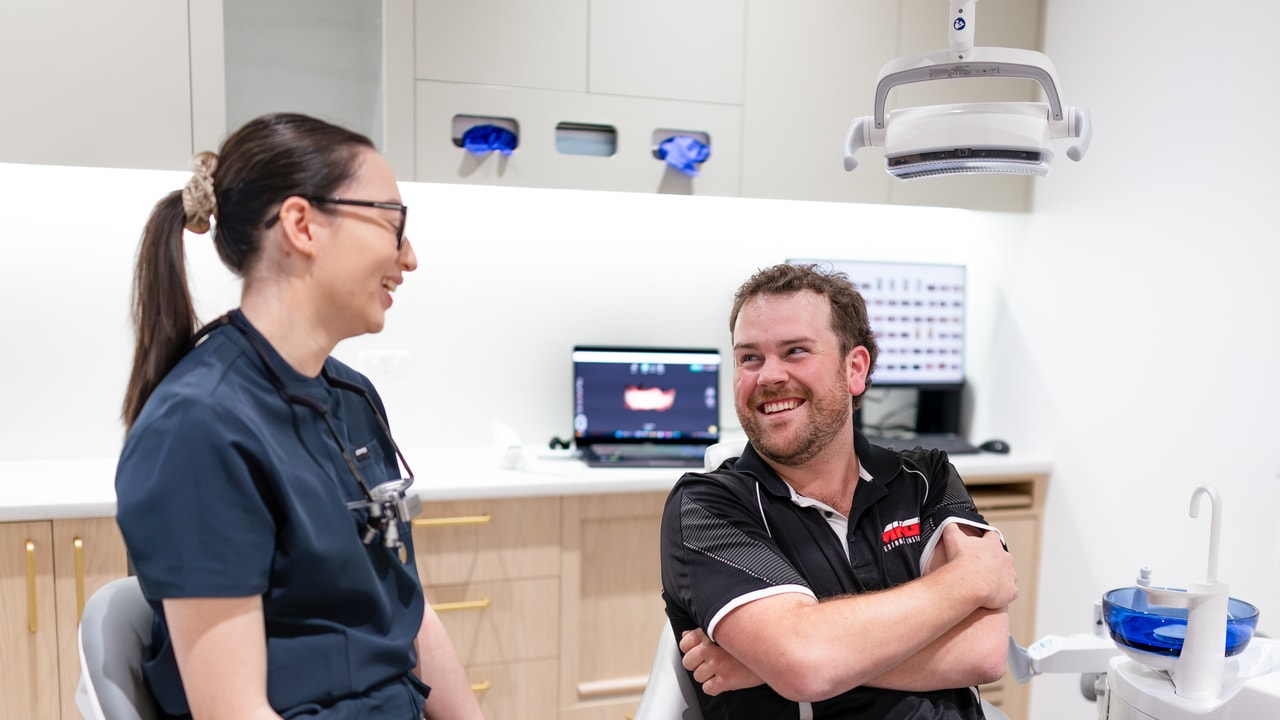 Dentist and patient reviewing a wisdom teeth consultation plan